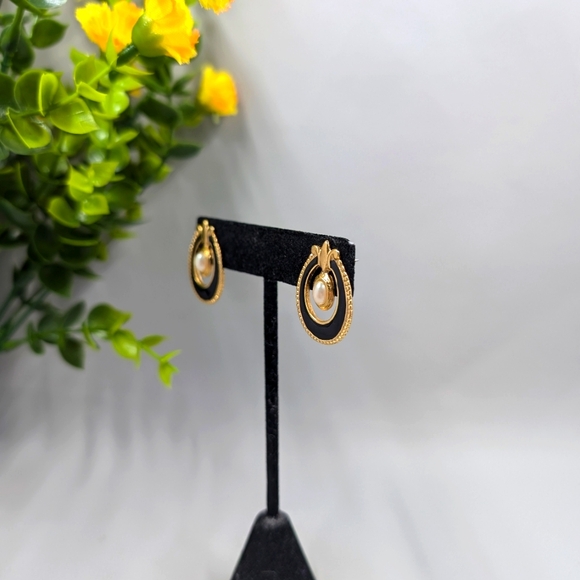 Gorgeous Gold Plated Made in U.S.A. Signed Vintage Earrings with Pearl Accents - Picture 2 of 5